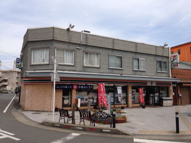 コンビニ　セブンイレブン（コンビニ）まで320m