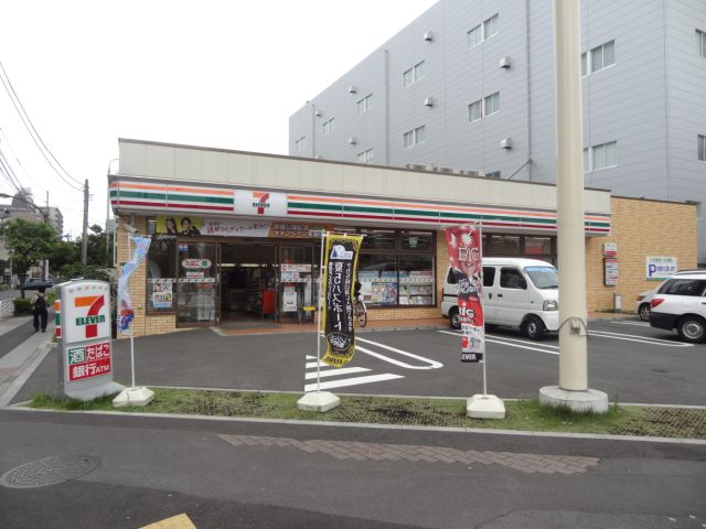 コンビニ　セブンイレブン（コンビニ）まで400m