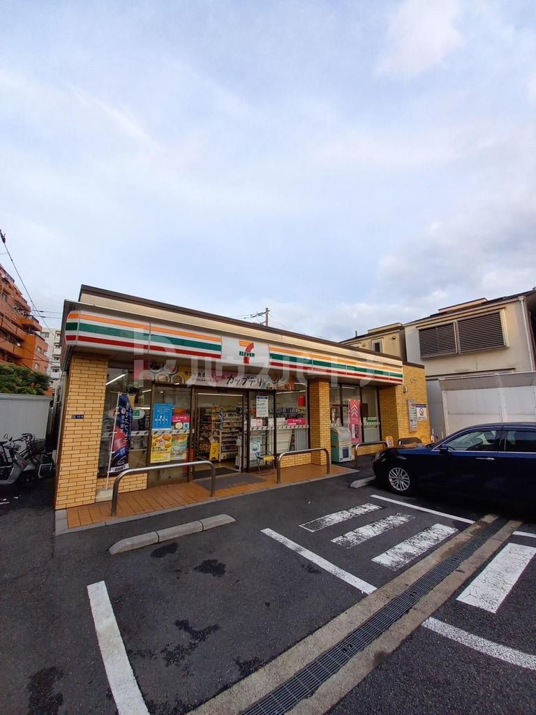 コンビニ　セブンイレブン向島5丁目店（コンビニ）まで220m