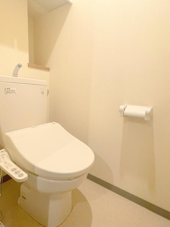 トイレ　嬉しいウォシュレット付きのトイレ！便座温かいですよ♪