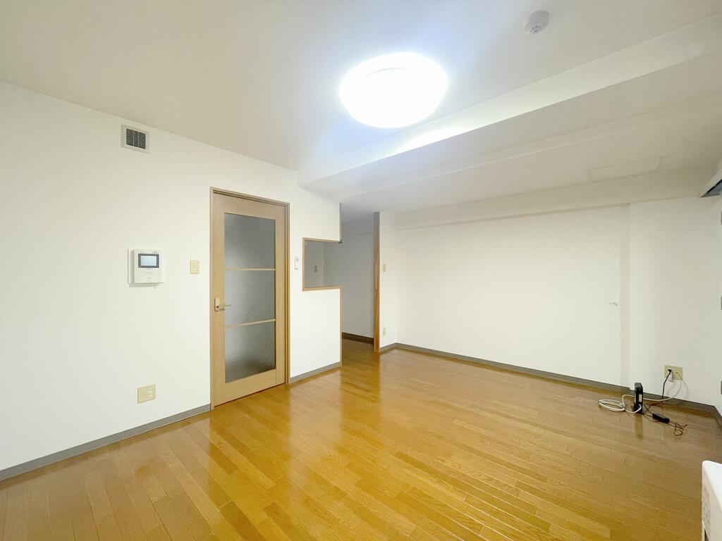 居室・リビング　明るい居間で気持ちまで明るくなりますね！