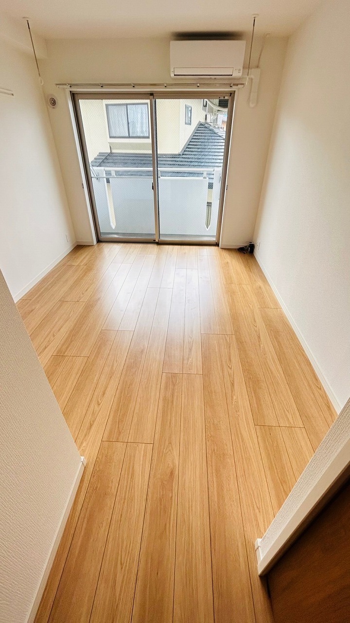 未来ヒルズ光の森駅の居間写真