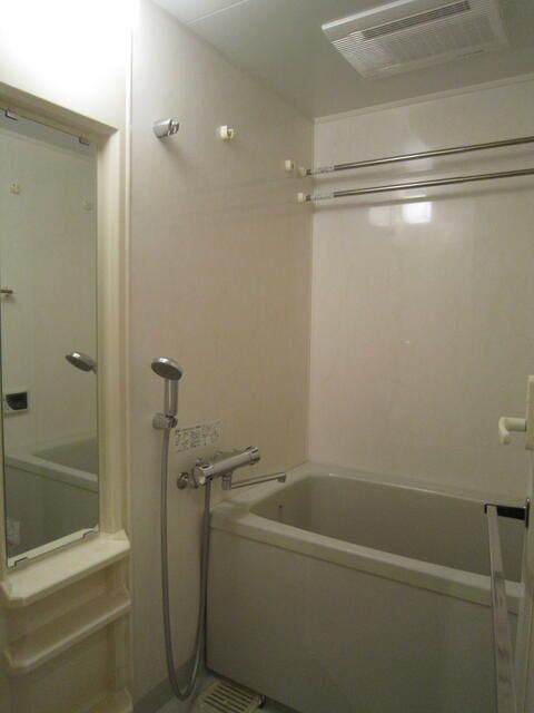 バス・シャワールーム　ゆったり過ごせるお風呂です