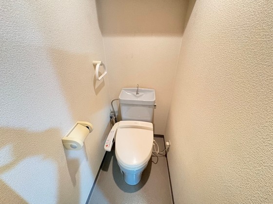 トイレ　※別号室の写真になります。