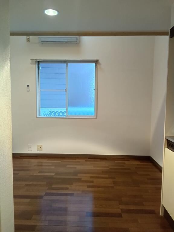 居室・リビング　リビングが左側に続きます。