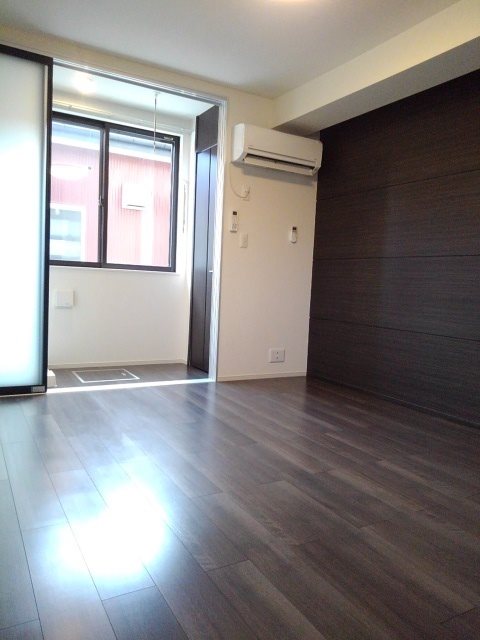 居室・リビング　エアコン完備で快適に過ごせます。