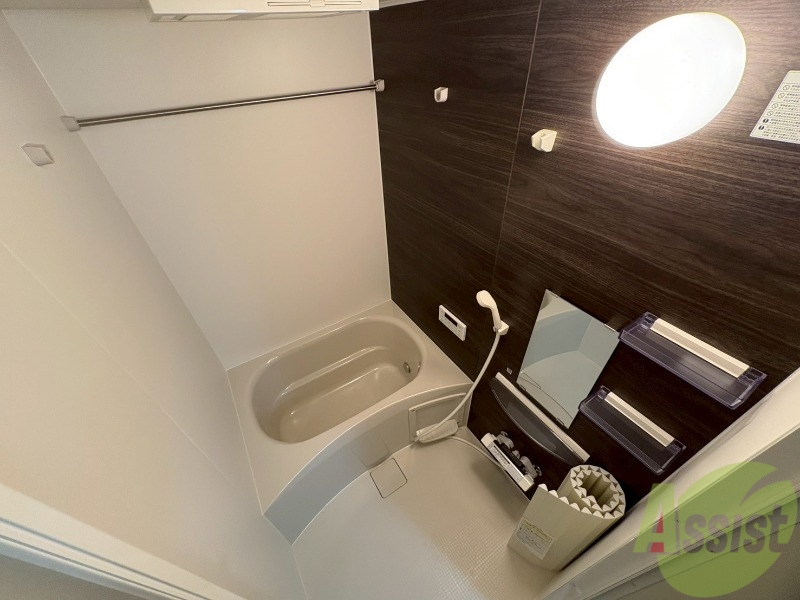 バス・シャワールーム　浴室は浴室乾燥機付です。便利な機能ですね。