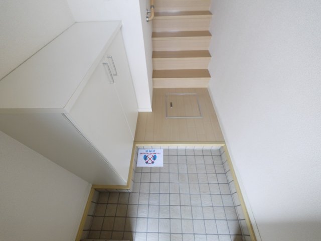 玄関　収納もある玄関です