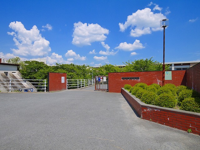 中学校　大和郡山市立郡山西中学校（中学校）まで1686m