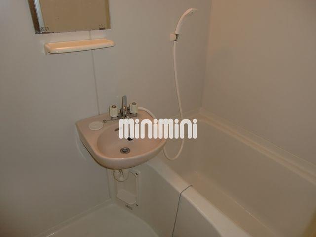 バス・シャワールーム　鏡のある浴室