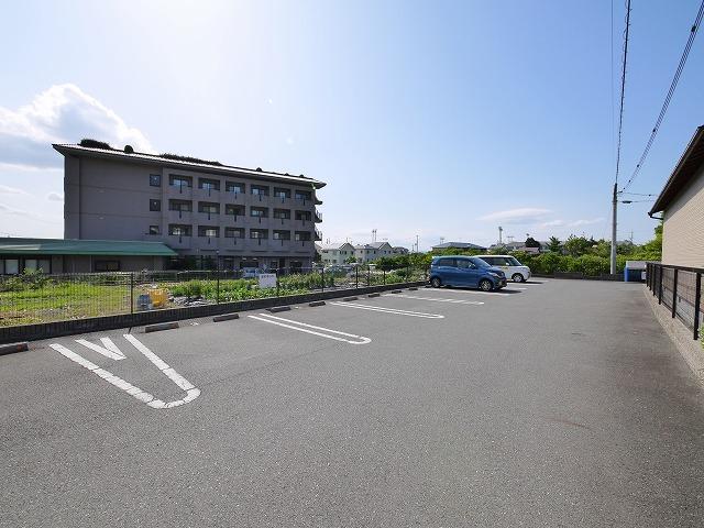 駐車場　駐車場に車を止められます