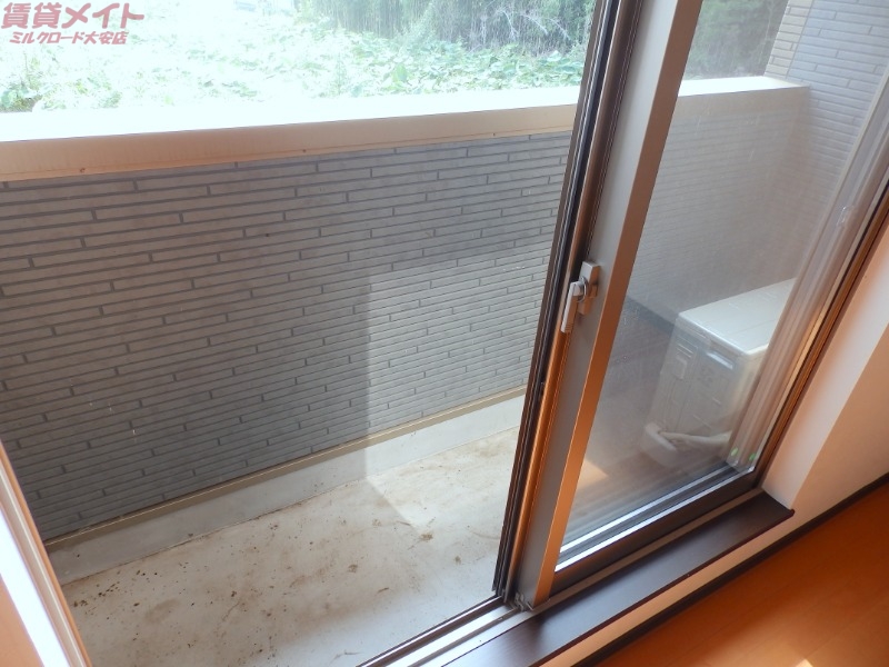 バルコニー　同物件別部屋写真
