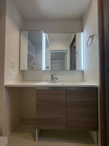 洗面設備　※同物件・反転タイプの写真です。