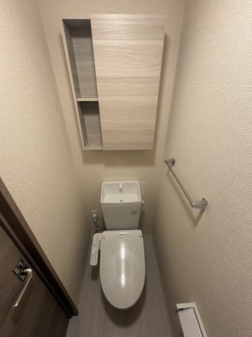 トイレ　※同物件・反転タイプの写真です。