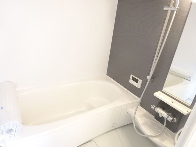 バス・シャワールーム　家族で楽しくバスタイム。１日の疲れを癒してください。