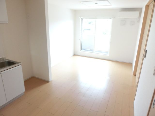 居室・リビング　日当り良好です。