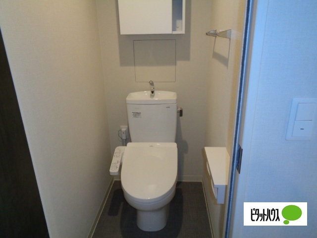 トイレ　温水洗浄暖房便座