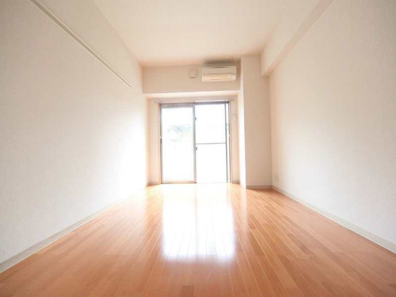 バルコニー　洋室9.1帖　エアコン完備　南面バルコニー