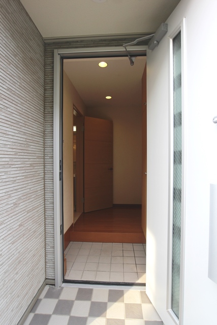 玄関　弊社は都内全域の物件をご紹介可能です！