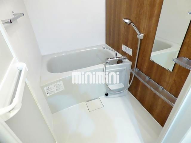 バス・シャワールーム　浴室乾燥機付きのバスルーム