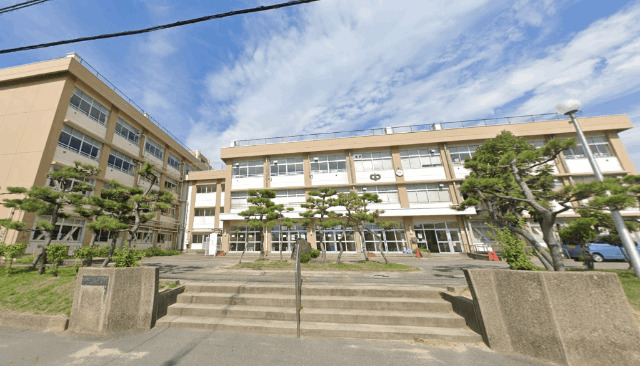 中学校　新潟市立上山中学校（中学校）まで2002m