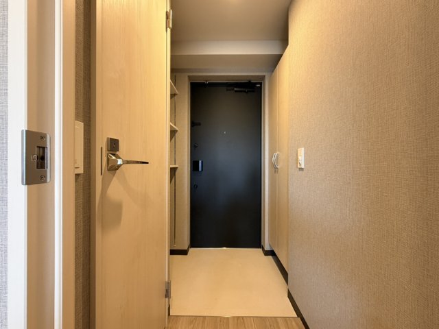 玄関　※別号室参考写真のため、現況優先です。