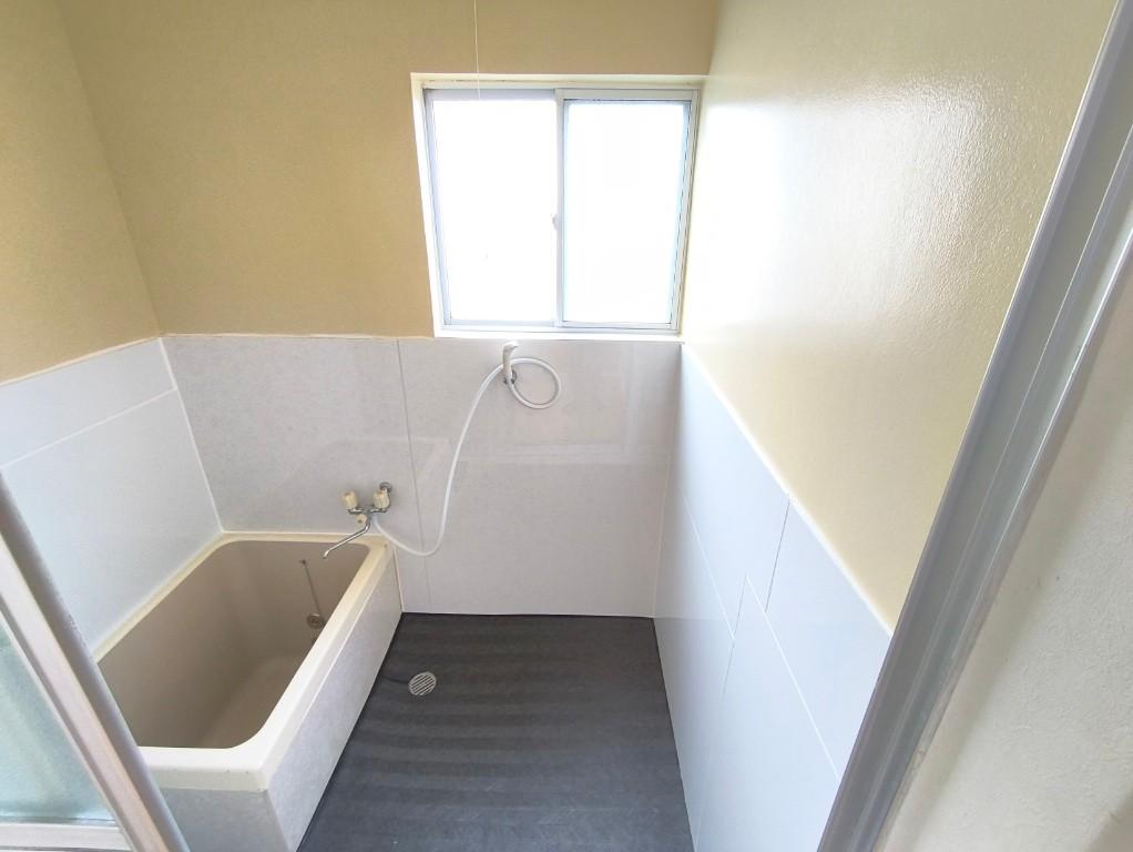 バス・シャワールーム　床を冷たいタイルからバスシートに張り替えてリフォーム！！