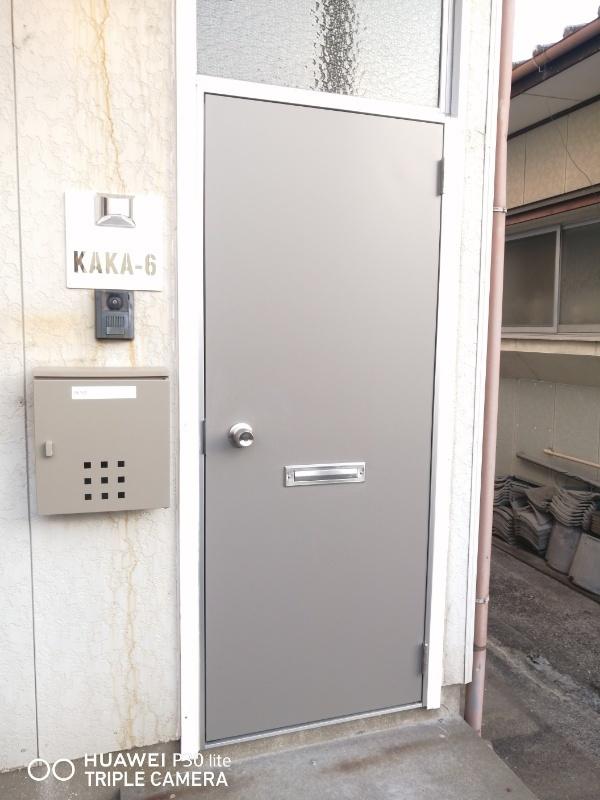 玄関　ドアも新品です。