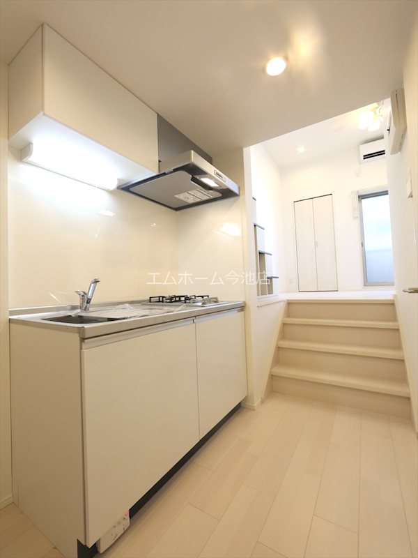 キッチン　システムキッチン（ガス2口コンログリル付）