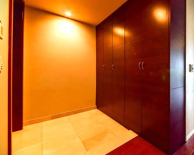 玄関　ゆったりとした玄関ホール