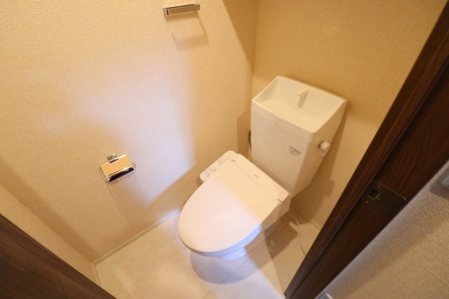 トイレ　落ち着いた色調のトイレです♪