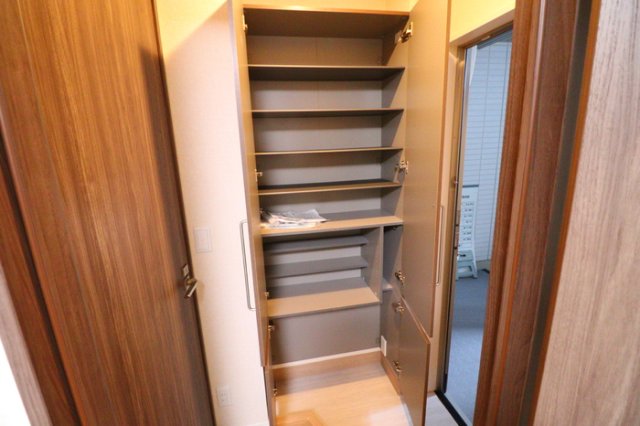 玄関　収納豊富なシューズボックスです♪
