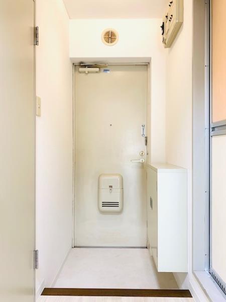 玄関　収納もある玄関です