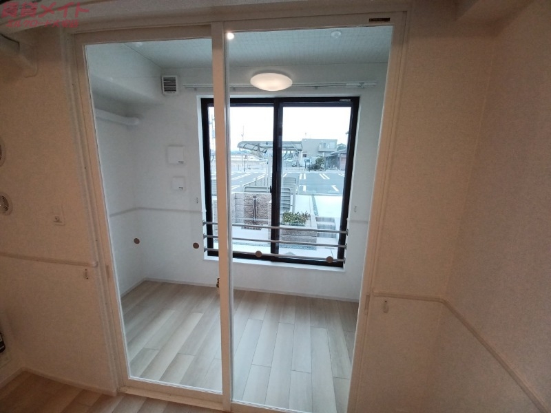 バルコニー　同タイプの部屋写真です。