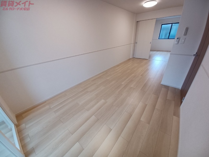 居室・リビング　同タイプの部屋写真です。