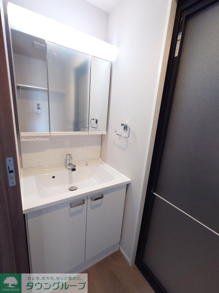 洗面設備　※同間取りのお部屋です。階数によって色合いが異なります。