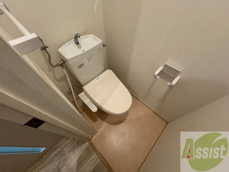 トイレ　こちらはトイレです。清潔感があり、安心して使用できます。