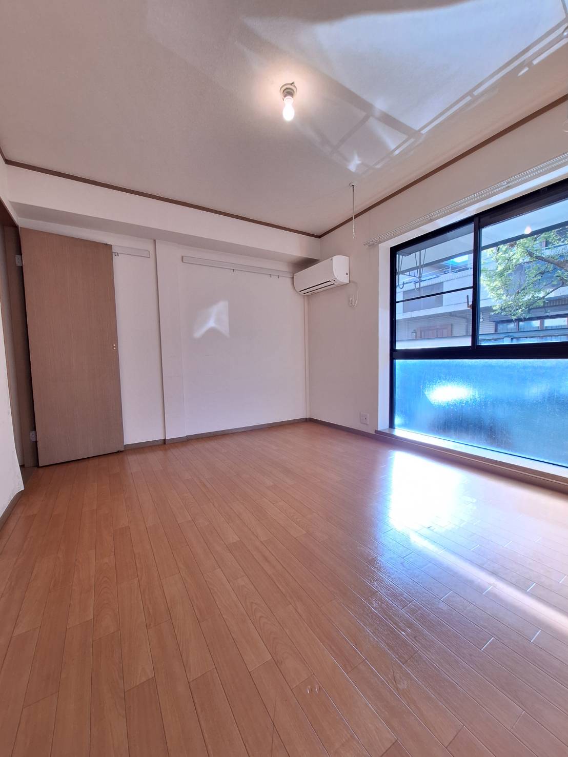 居室・リビング　明るい居室