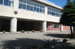 小学校　札幌市立前田中央小学校（小学校）まで812m