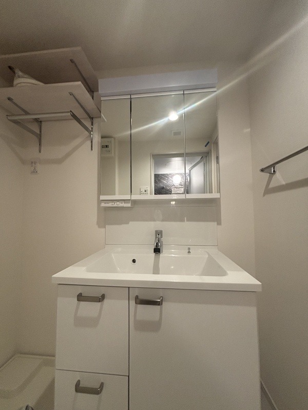 洗面設備　スペースが確保できる洗面所です