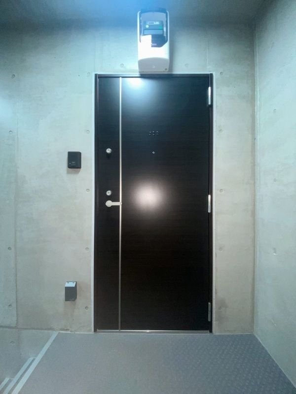 玄関　コルク新板橋　北区滝野川５