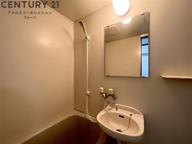 洗面設備　浴室内に洗面台付き！