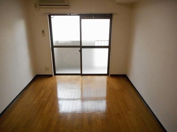 居室・リビング　フローリング！