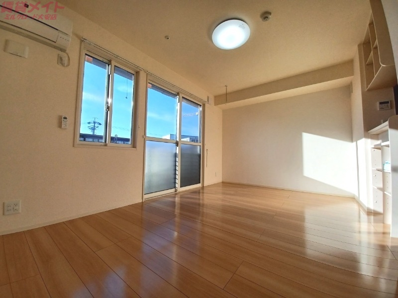 居室・リビング　同型参考写真