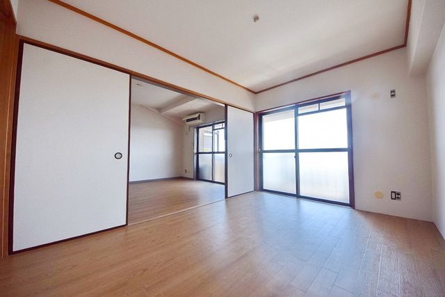 居室・リビング　別号室の写真になります。