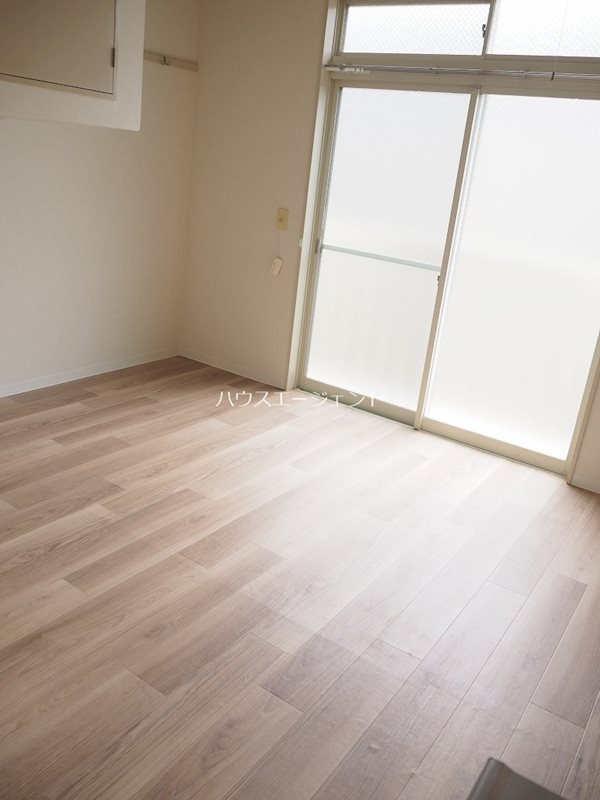 居室・リビング　６帖広く使えます。