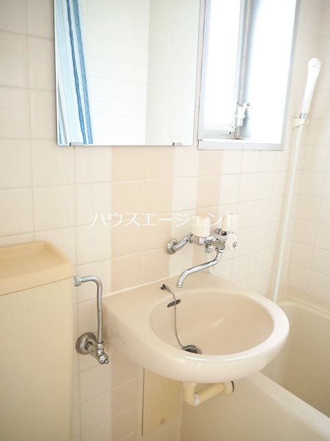 洗面設備　３点ユニットの洗面台、使えます。