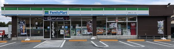 コンビニ　ファミリーマート 南アルプス古市場店（コンビニ）まで690m