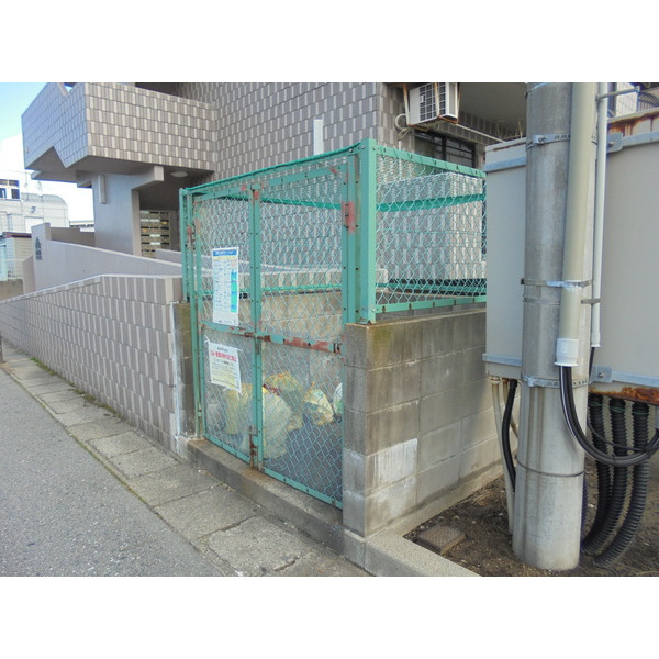 駐車場　ゴミステーション