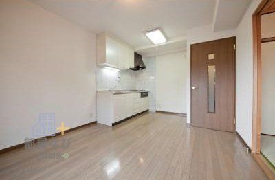 居室・リビング　※他号室写真です